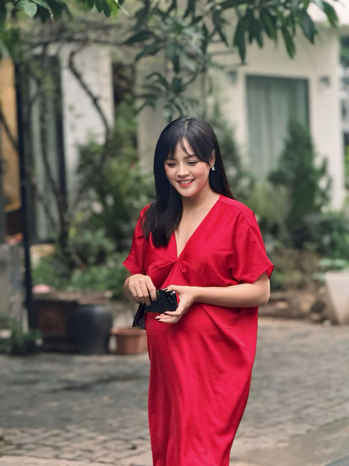 Điều trùng hợp bất ngờ là con trai đầu lòng của nữ diễn viên cũng được sinh vào tháng 5 và bé gái thứ hai cũng được dự sinh trong tháng 5 này.