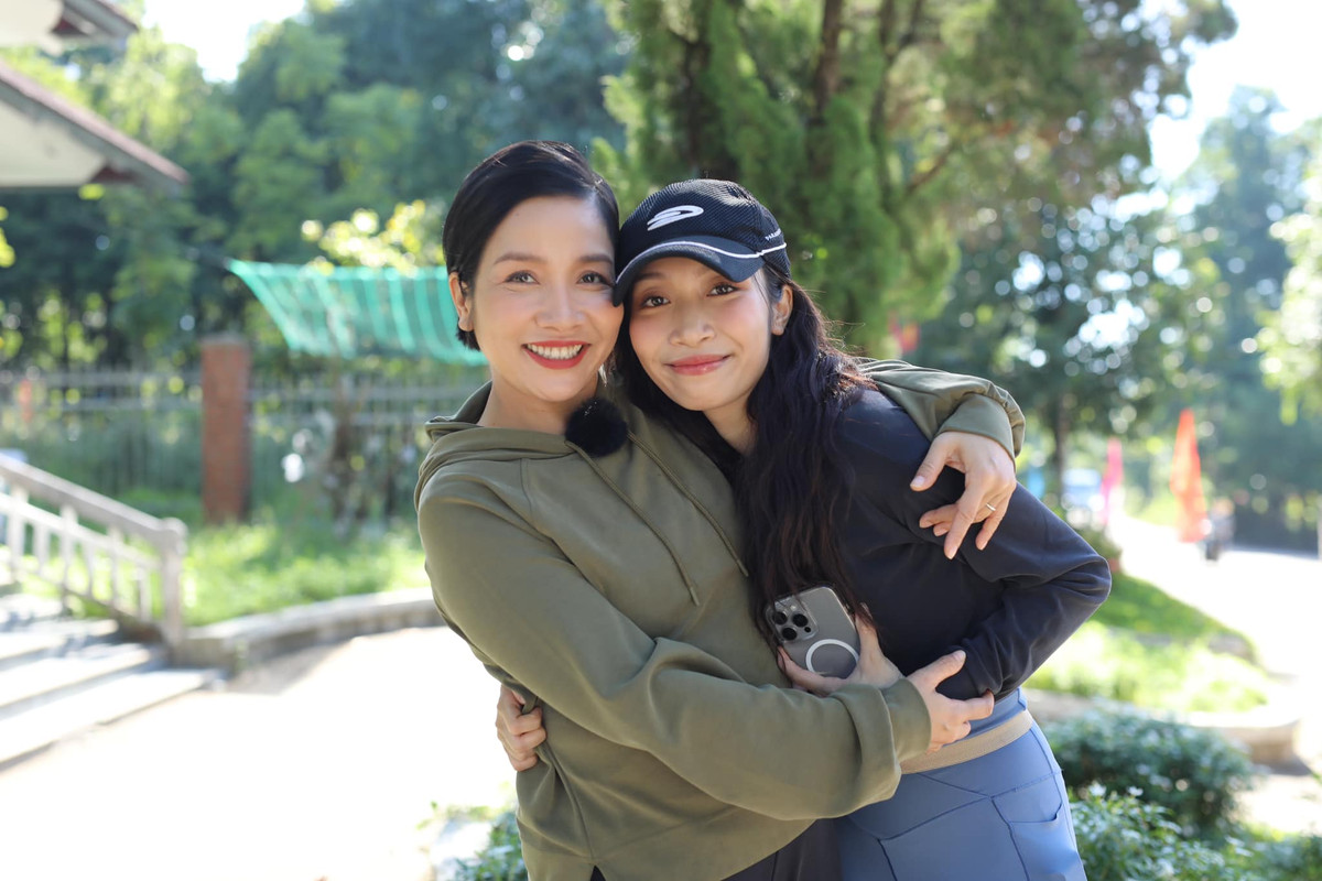 Diva Mỹ Linh khoe ảnh trẻ trung bên con gái. Ảnh: FB Mỹ Linh