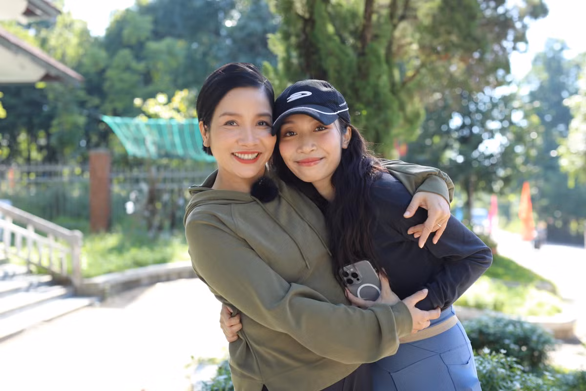 Diva Mỹ Linh khoe ảnh trẻ trung bên con gái. Ảnh: FB Mỹ Linh