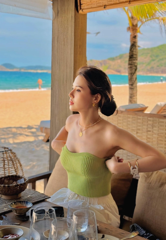 Phanh Lee có chuyến nghỉ dưỡng cùng gia đình ở Phú Yên. Ảnh: FBNV