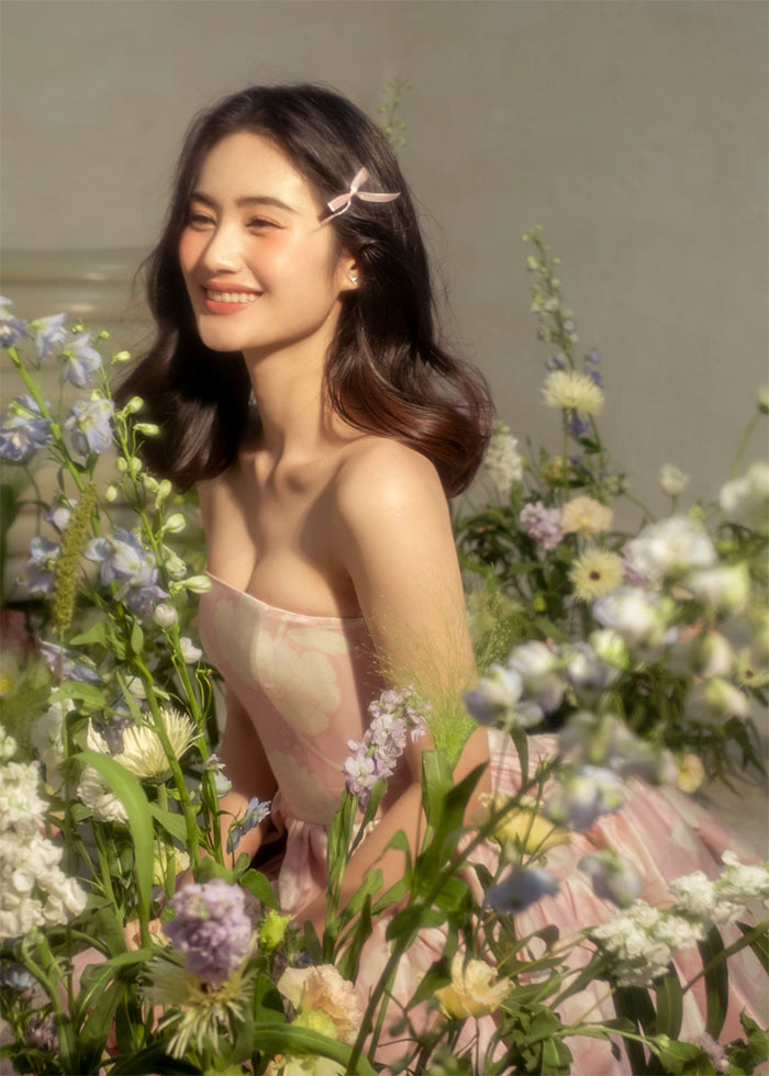 Sắc vóc Hoa hậu Ý Nhi được nhận xét là ngày càng thăng hạng.