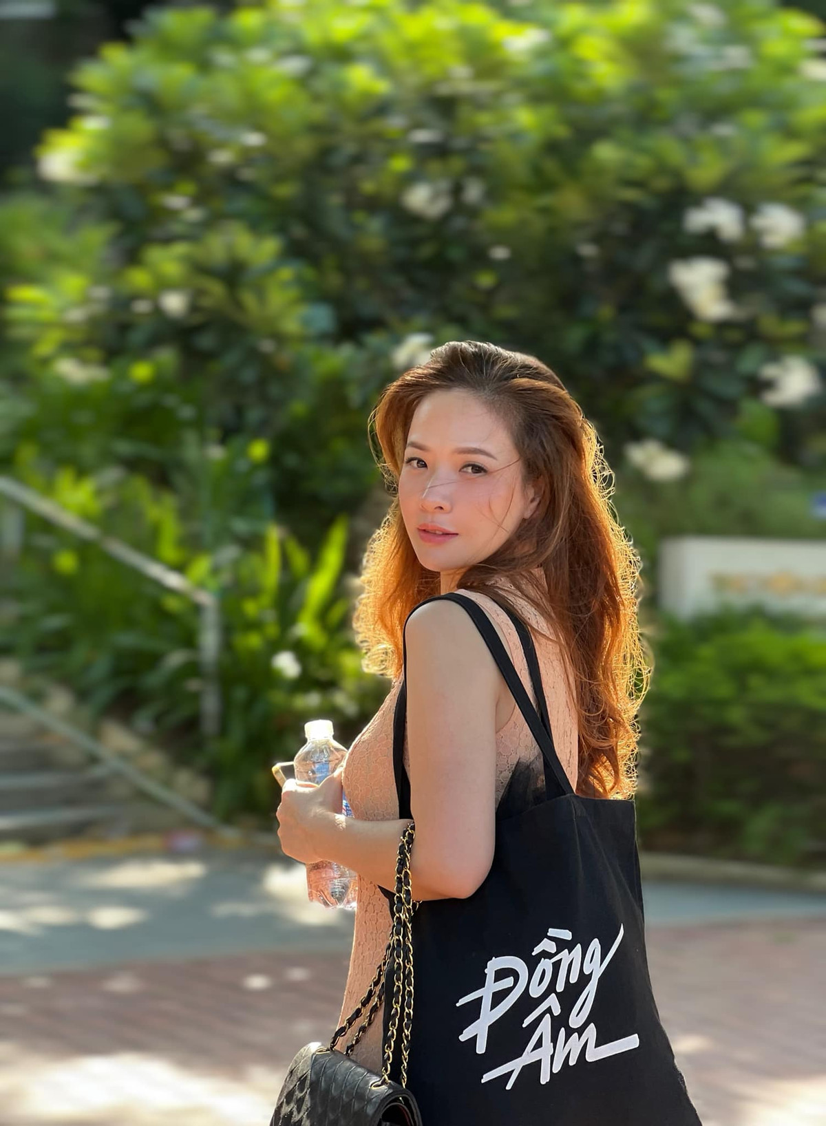 Sở hữu nét mặt xinh đẹp yêu kiều nên dù đã ở tuổi 40, Đan Lê vẫn giữ được nhan sắc hơn người.