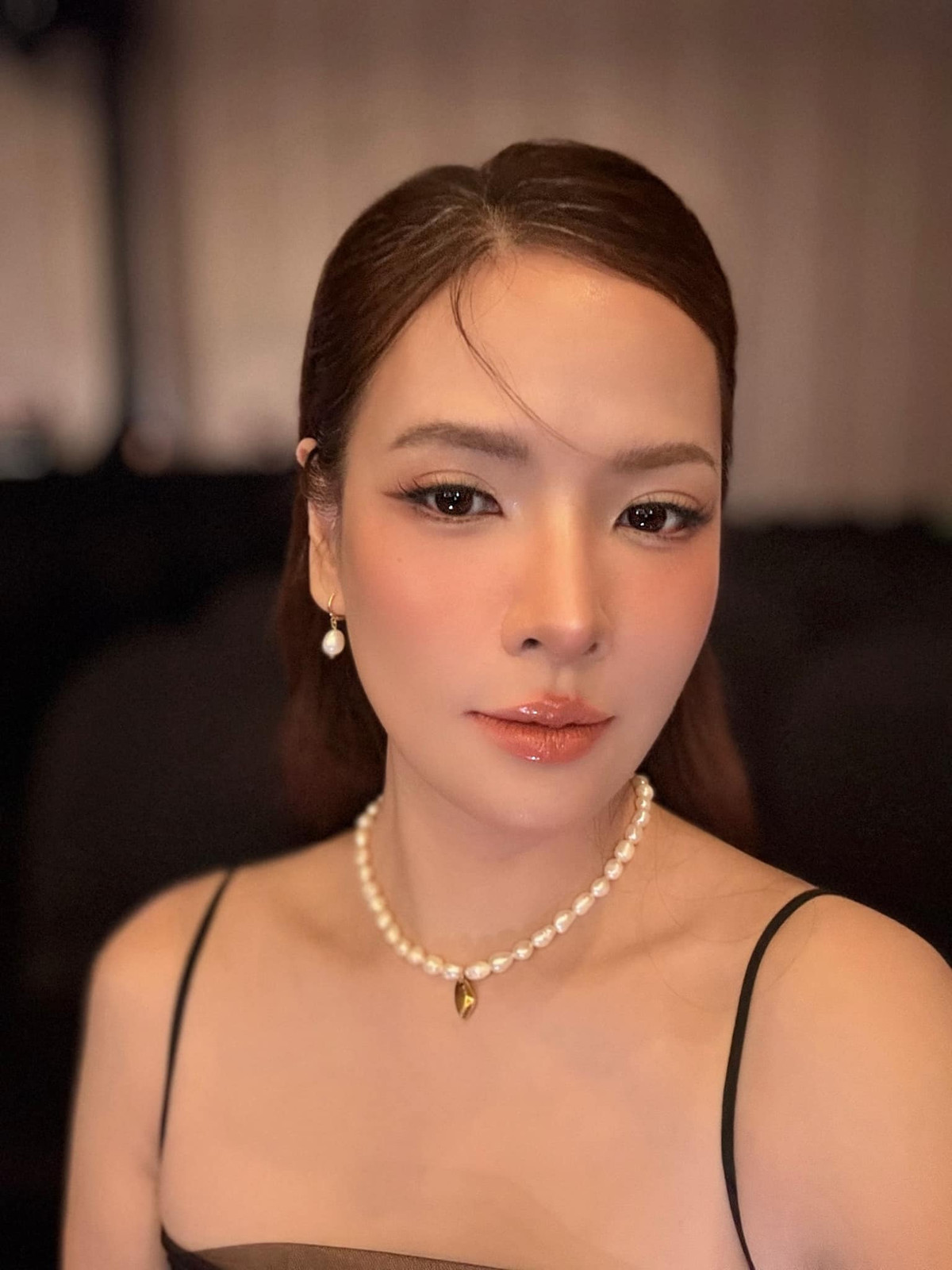 Dù đã trải qua 2 lần sinh nở nhưng nữ MC Đan Lê vẫn giữ được vóc dáng thon gọn và làn da mịn màng.