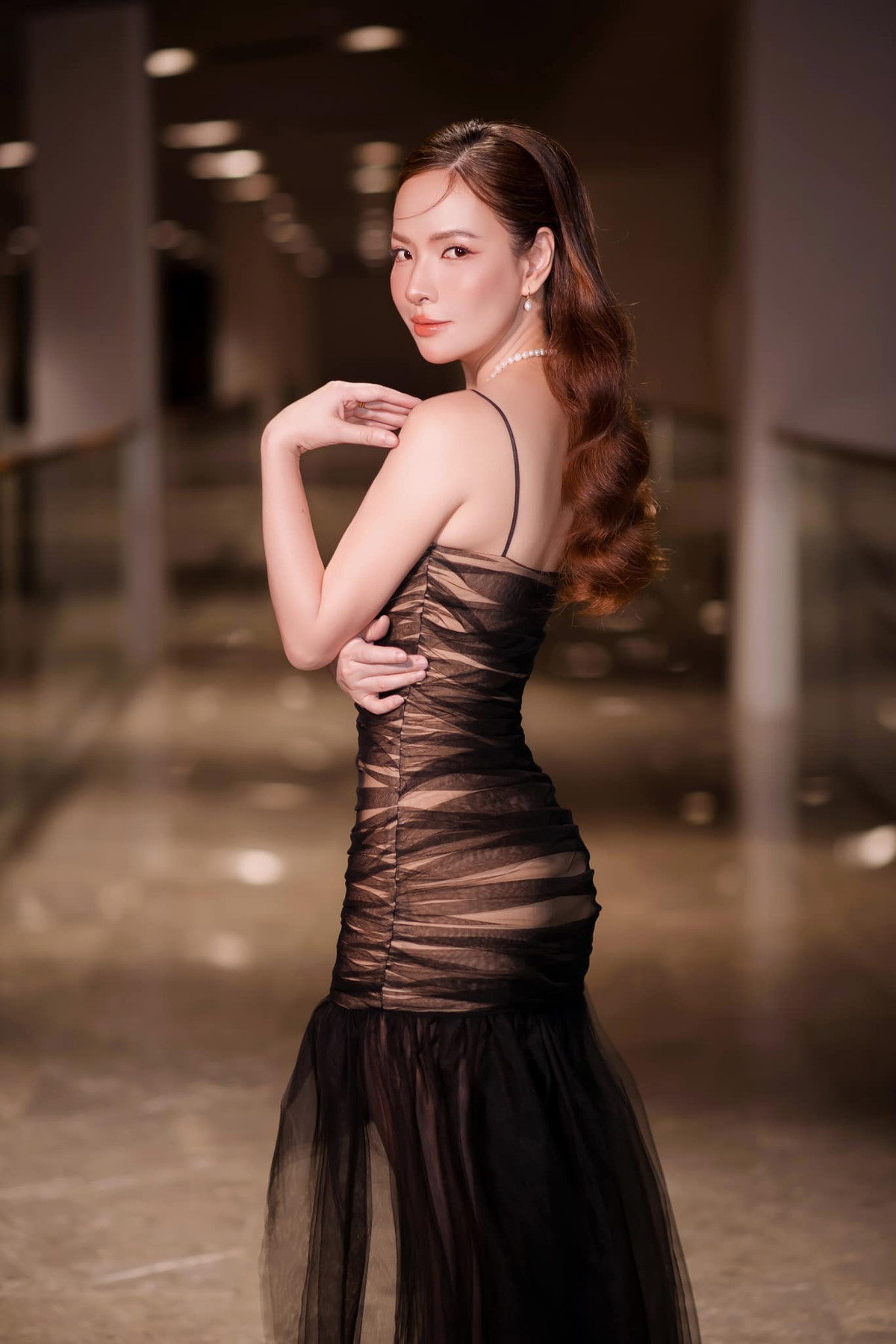 Không chỉ sở hữu tài dẫn dắt duyên dáng, Đan Lê còn thu hút bởi nhan sắc xinh đẹp, mặn mà.