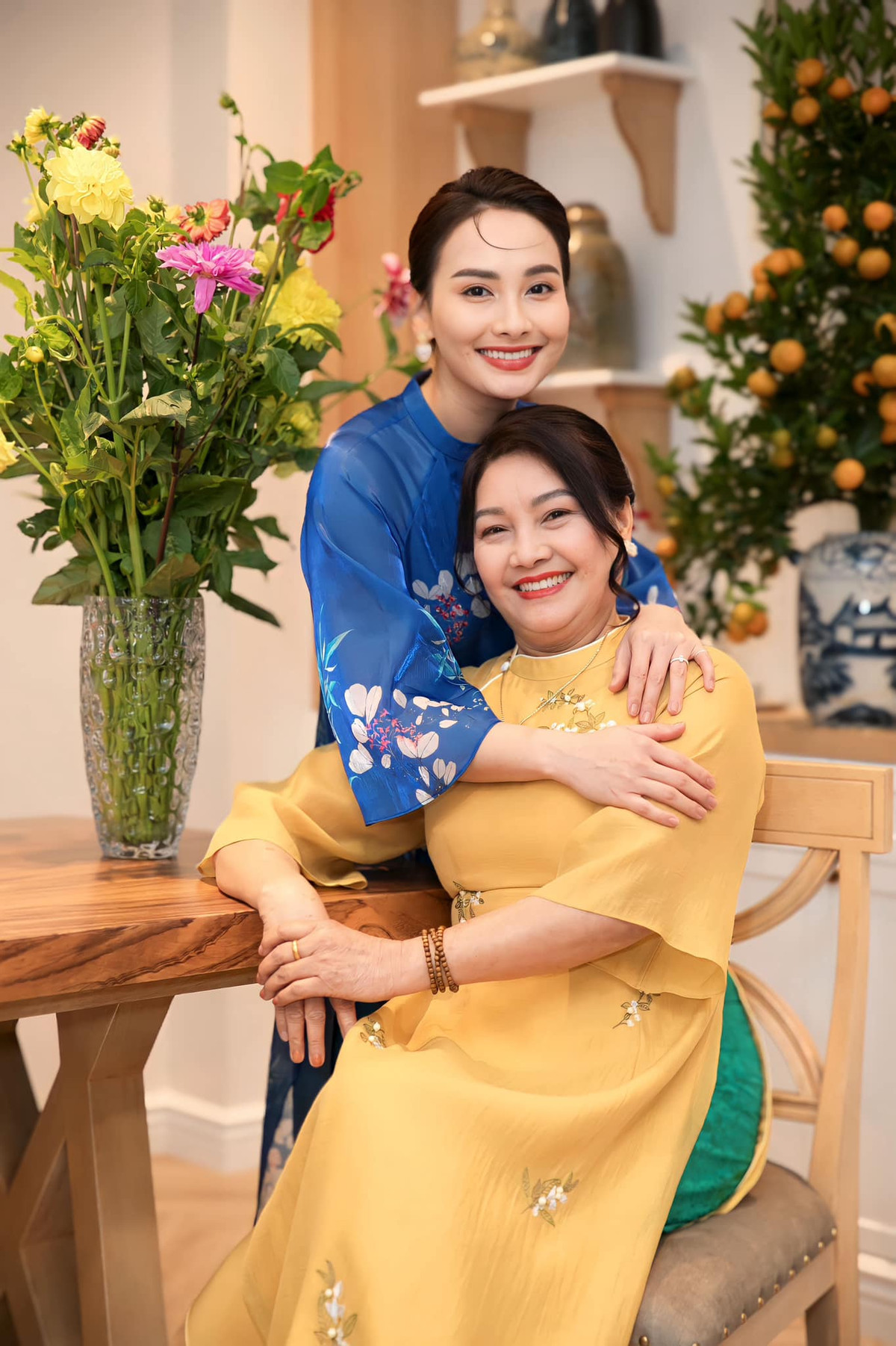 Diễn viên Bảo Thanh chụp ảnh cùng mẹ. Ảnh: FB Bảo Thanh