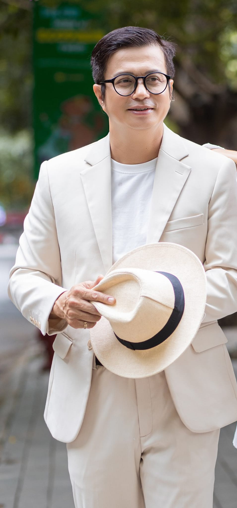 Lê Bá Anh mừng sinh nhật: "Con xin cảm ơn cha mẹ. Cảm ơn anh chị em và bạn bè đã luôn yêu quý, quan tâm Bá Anh". Ảnh: FB Lê Bá Anh