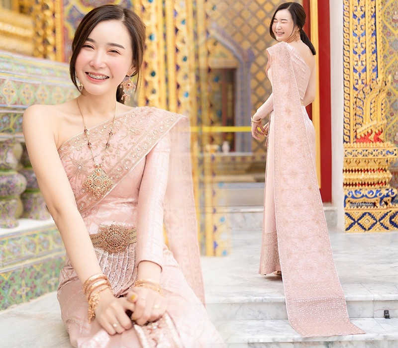 Thực tế, Qanan Kanokyada vốn đã có dáng đẹp, gương mặt xinh xắn nên cô nàng chỉ cần ăn mặc kín đáo, nền nã là đủ gây chú ý. Ảnh: IGNV