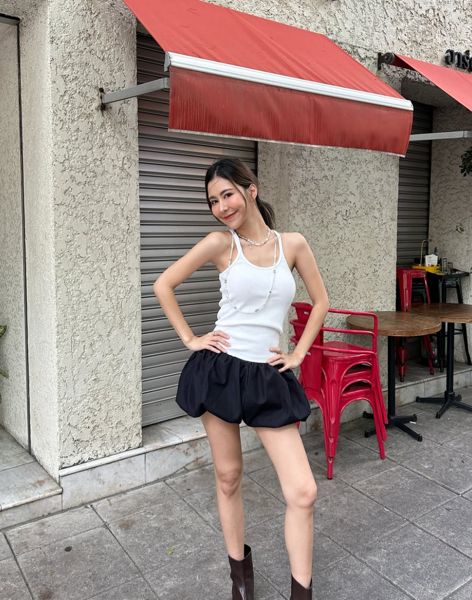 Umiko Tsuchiya chỉ cao hơn 1m6 nhưng cô luôn biết cách hack dáng để trông như 1m7.