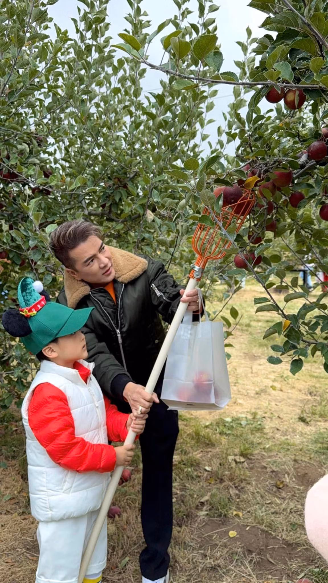 Đàm Vĩnh Hưng có những ngày sống chậm, dành nhiều thời gian cho con trai. Ảnh: FB Đàm Vĩnh Hưng