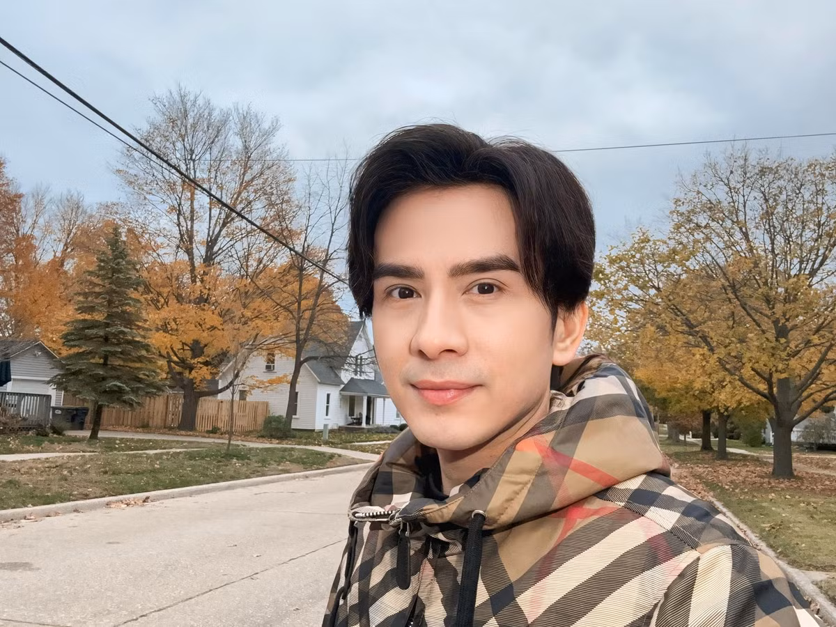 Nhiều khán giả còn nói đùa rằng "có lẽ Đan Trường đã bị thời gian bỏ quên". Ảnh: FB Dan Truong Pham