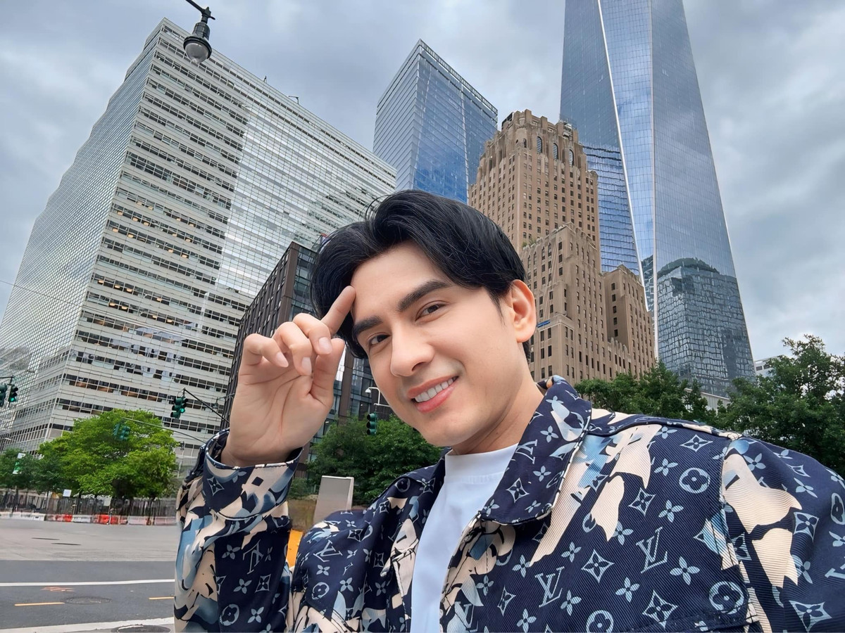 Nếu so hình ảnh "anh Bo" hiện tại với thời mới vào nghề, hiếm ai có thể nghĩ nam ca sĩ đã ở tuổi 48. Ảnh: FB Dan Truong Pham