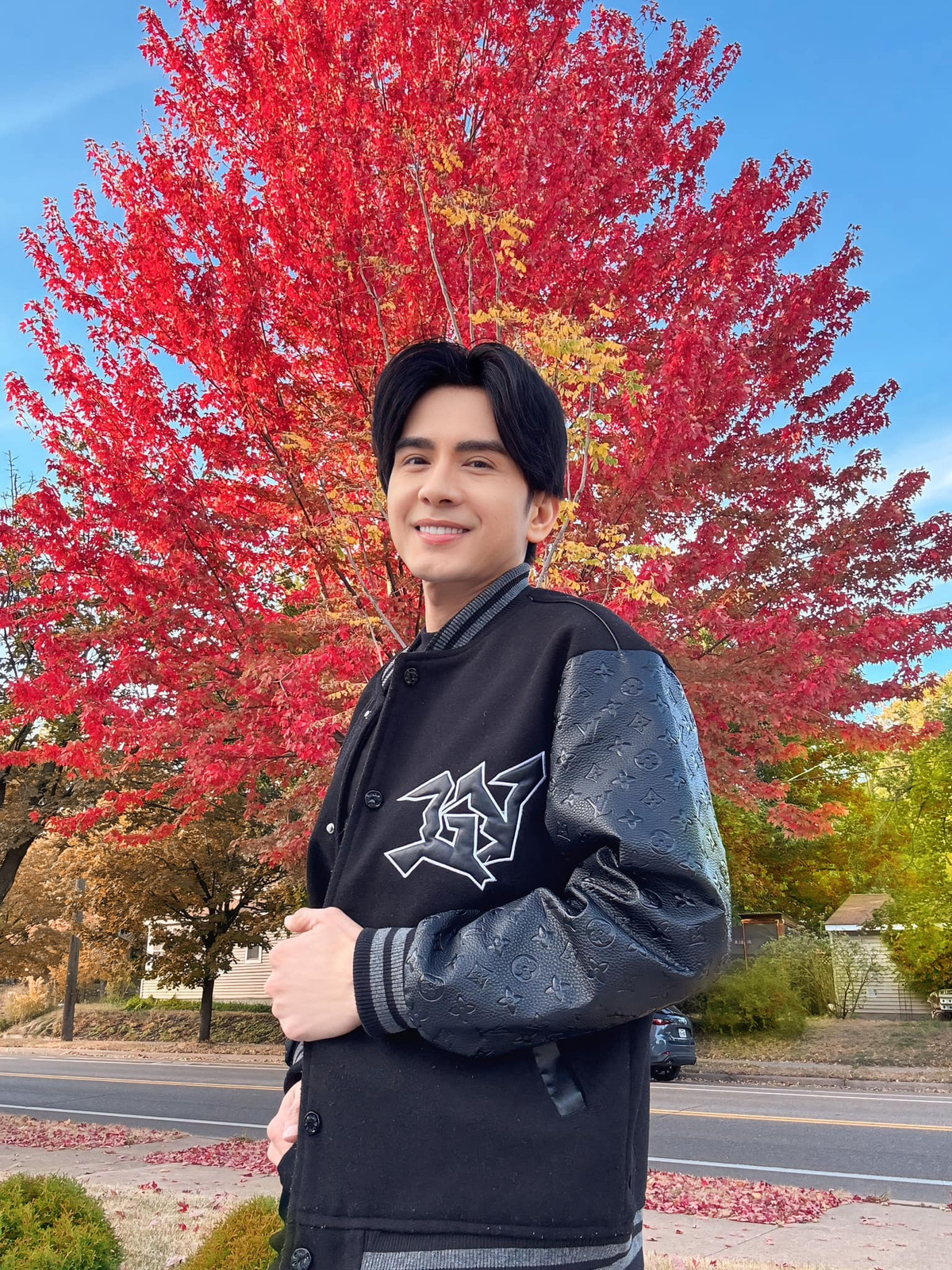 Đan Trường thừa nhận, để có được nhan sắc "trẻ mãi không già", anh cũng phải nhờ cậy đến mỹ phẩm và các phương pháp làm đẹp bằng công nghệ cao. Ảnh: FB Dan Truong Pham