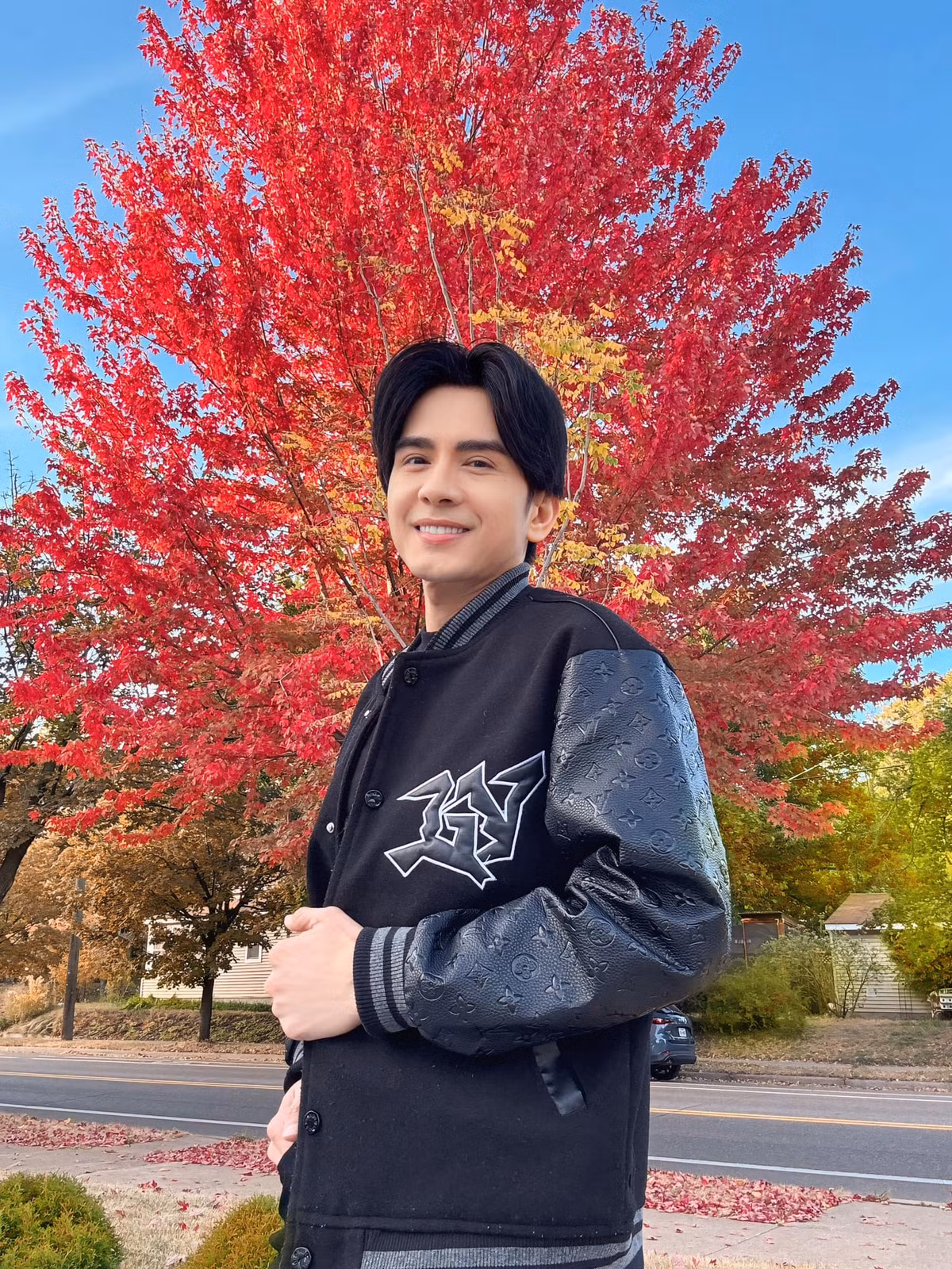 Đan Trường thừa nhận, để có được nhan sắc "trẻ mãi không già", anh cũng phải nhờ cậy đến mỹ phẩm và các phương pháp làm đẹp bằng công nghệ cao. Ảnh: FB Dan Truong Pham