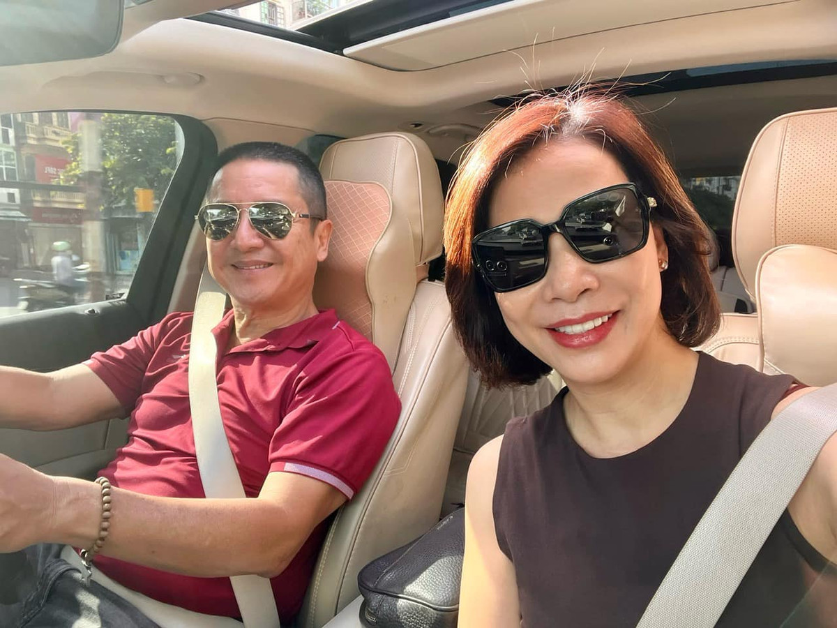NSƯT Chí Trung và bạn gái cùng nhau về quê dịp nghỉ lễ 2/9. Ảnh: FB Phạm Chí Trung
