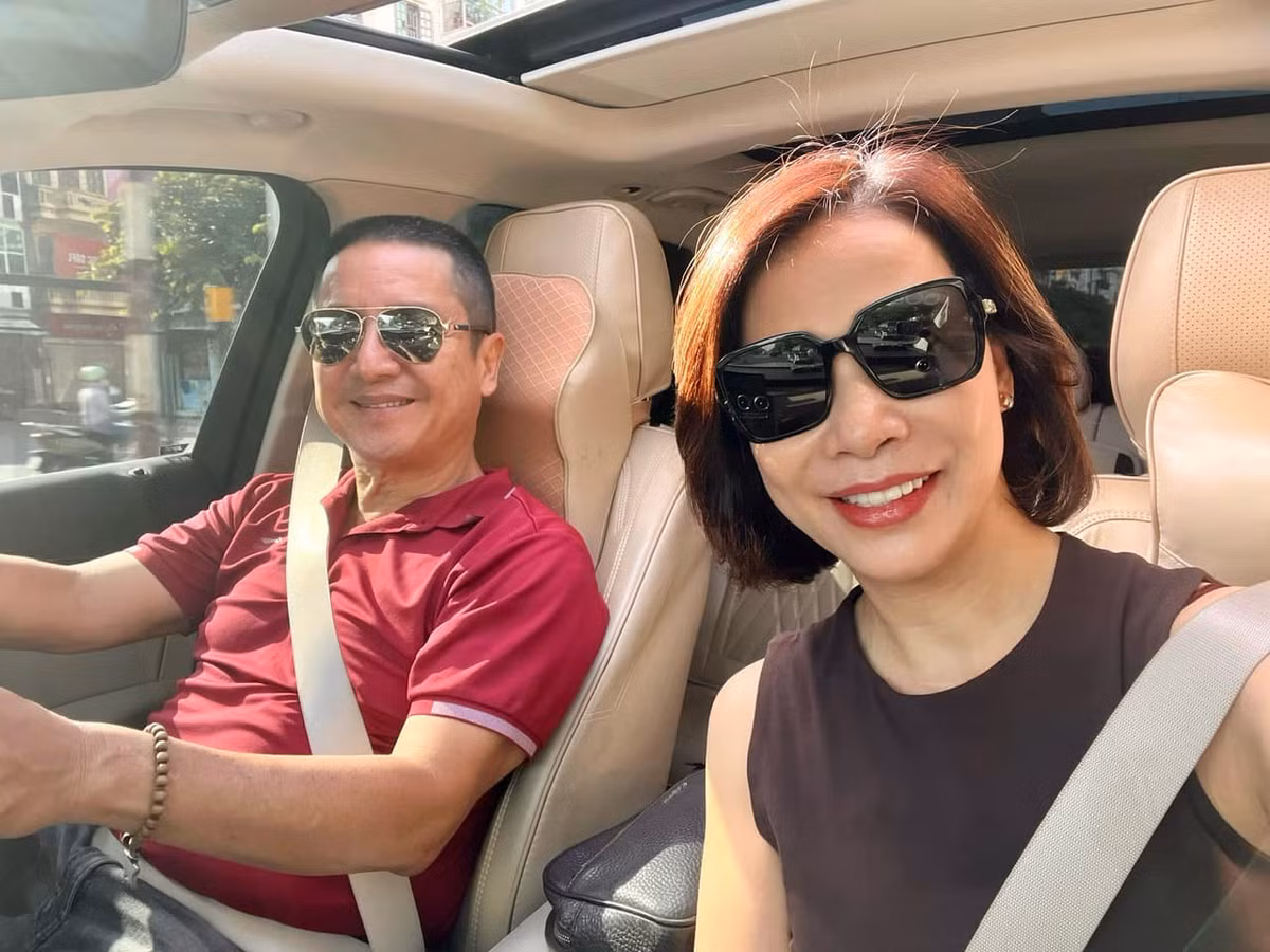 NSƯT Chí Trung và bạn gái cùng nhau về quê dịp nghỉ lễ 2/9. Ảnh: FB Phạm Chí Trung