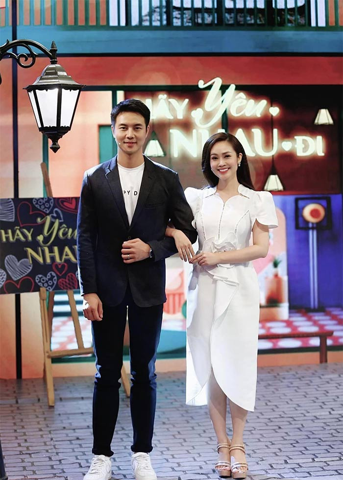 Trên trang cá nhân cả hai thường khoe những khoảnh khắc tình tứ bên nhau.