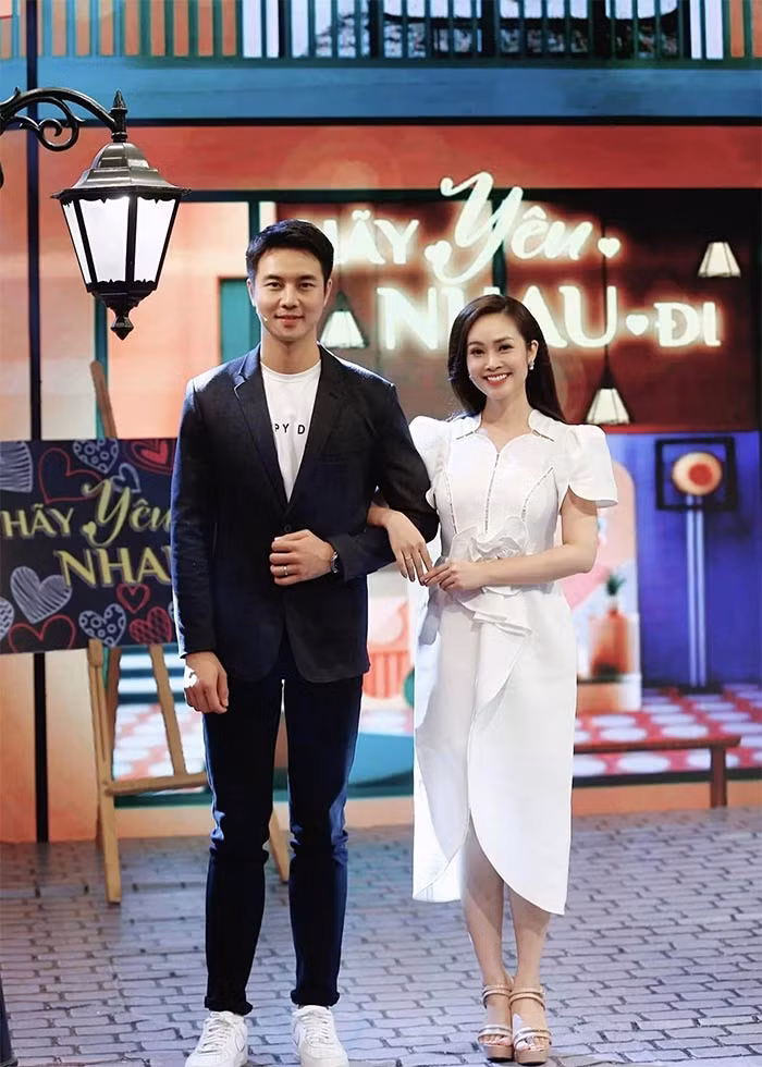 Trên trang cá nhân cả hai thường khoe những khoảnh khắc tình tứ bên nhau.