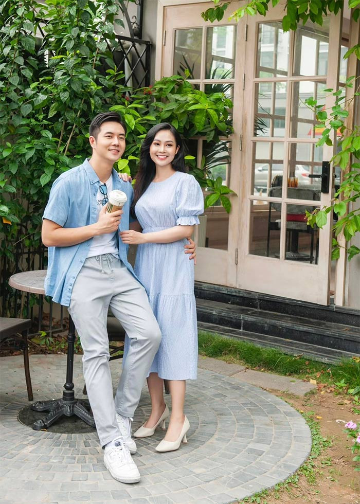 Theo Thùy Linh, Đức Hiếu là người chồng luôn thấu hiểu, nhường nhịn và giúp vợ cả những công việc như nội trợ, dọn dẹp nhà cửa, rửa bát.