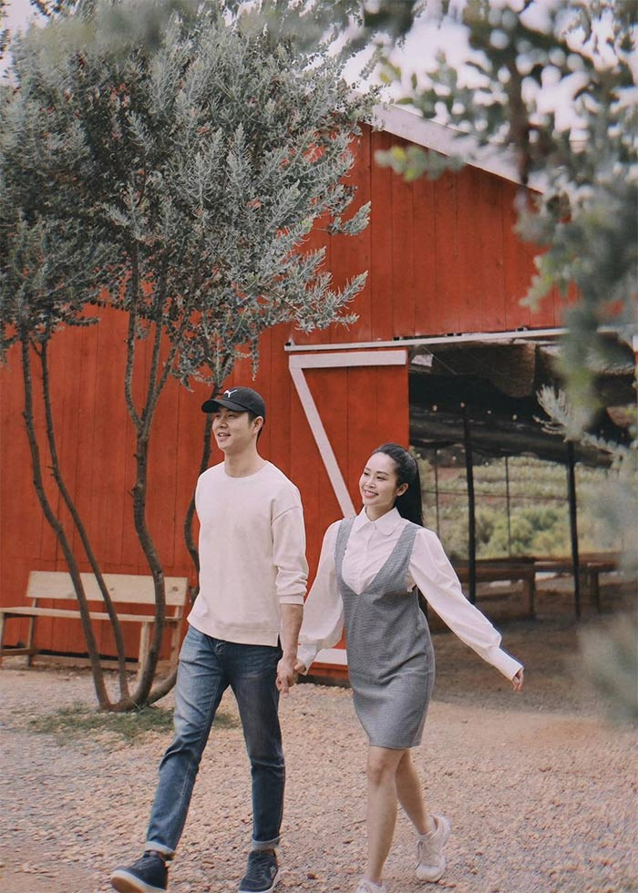 Sau 5 năm yêu nhau, đầu năm 2021, Đức Hiếu và Thùy Linh tổ chức đám cưới. Mặc dù kém vợ 5 tuổi nhưng trong mắt Thùy Linh, Đức Hiếu là người chồng chững chạc, chín chắn và rất yêu chiều vợ.