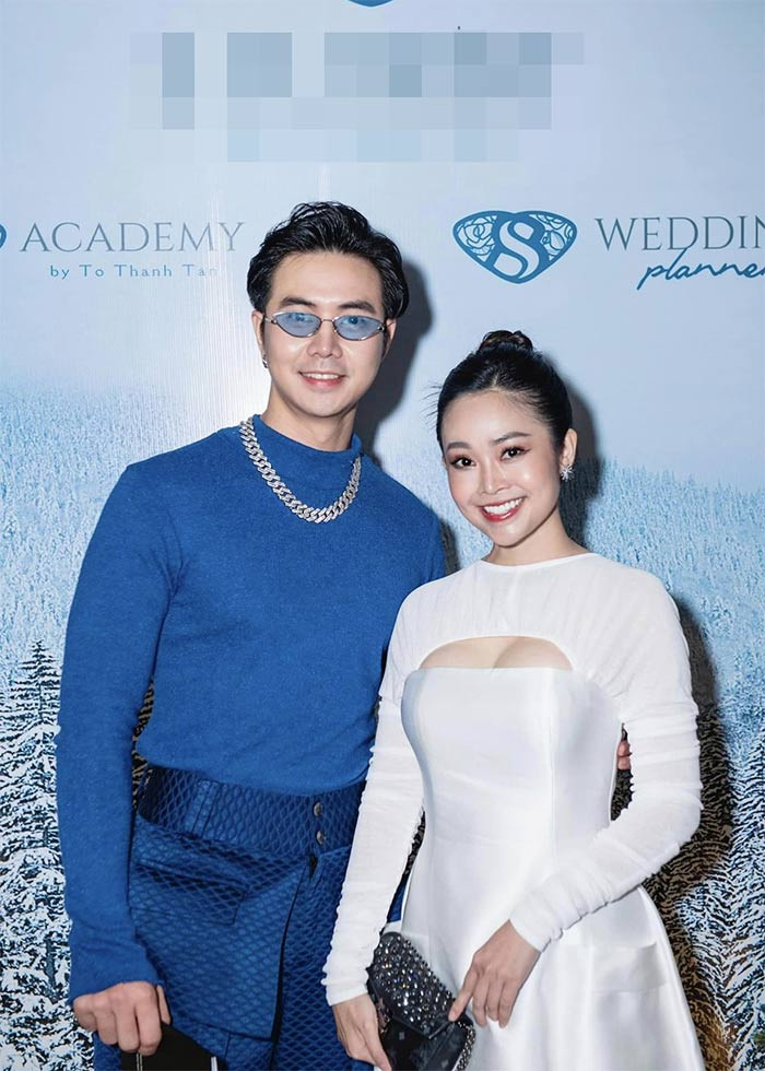 Cả hai luôn dính với nhau như sam trong các sự kiện, công việc... kể từ sau khi kết hôn.