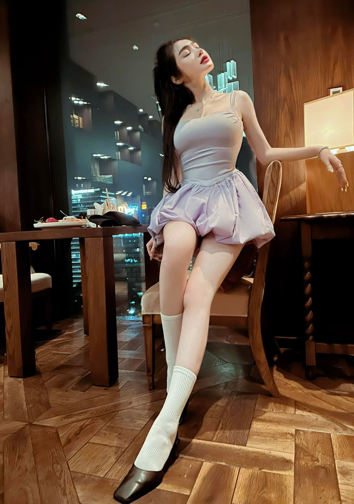 Dù bị chỉ trích hay được khen ngợi, cô vẫn không ngừng thể hiện sự tự tin và cá tính riêng của mình.