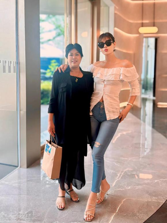 Diễn viên Thanh Hương hiếm hoi cho mẹ lên sóng.