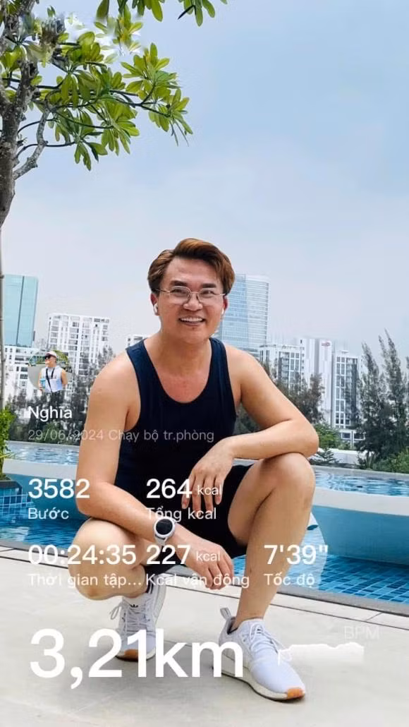 MC Đại Nghĩa flex bản thân: "Sáng đi làm, chiều về tập thể dục đôi chút, giờ chuẩn bị đi diễn kiếm tiền về nuôi con đây. Ai ngoan bằng anh chứ!".