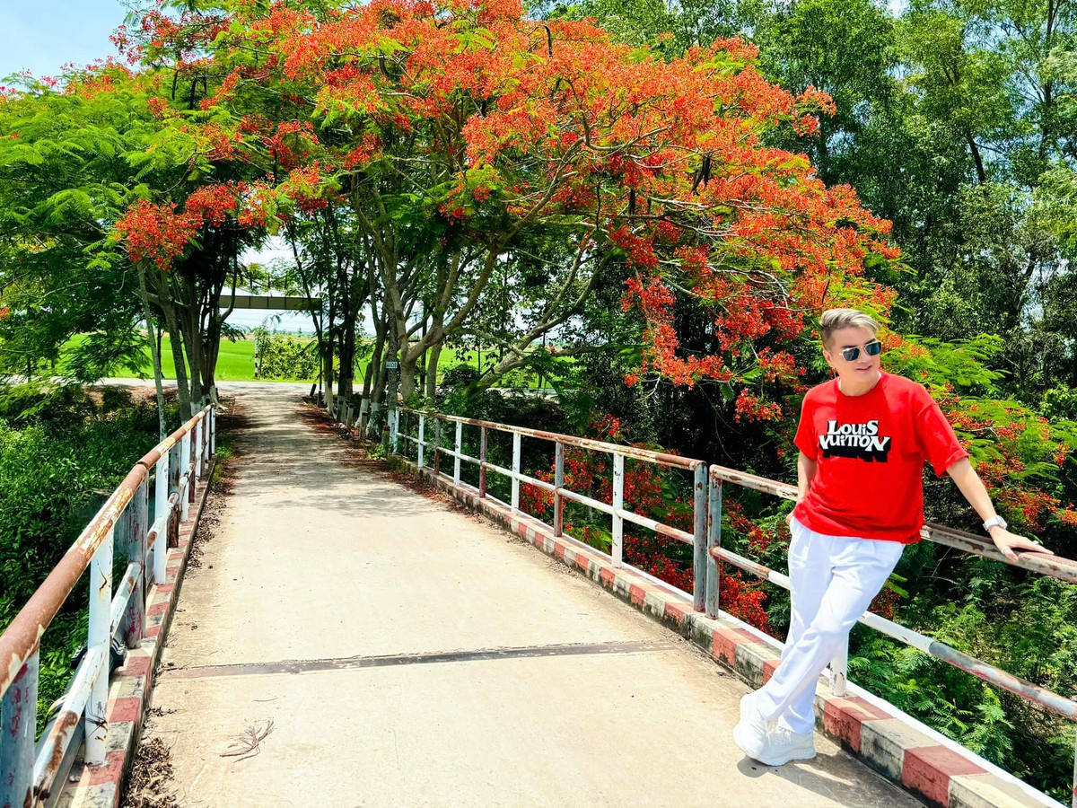 Nhiều người đã bày tỏ sự xúc động trước những chia sẻ của nam ca sĩ đã gợi nhắc về những kỷ niệm đẹp của tuổi học trò.