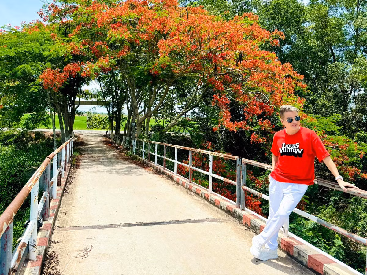 Nhiều người đã bày tỏ sự xúc động trước những chia sẻ của nam ca sĩ đã gợi nhắc về những kỷ niệm đẹp của tuổi học trò.