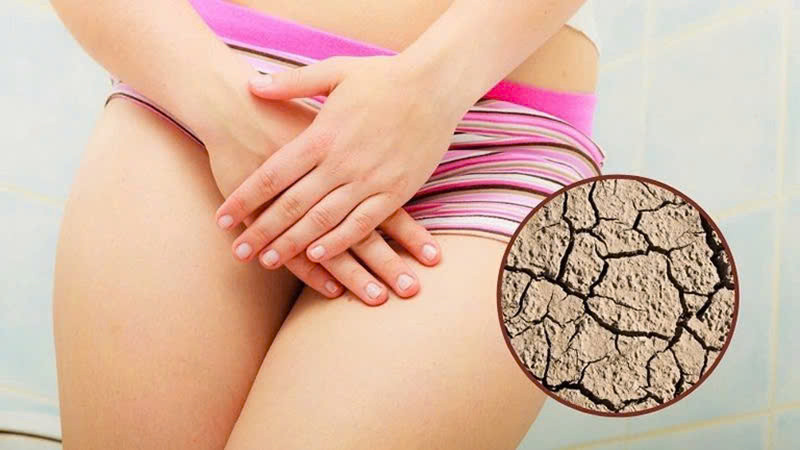  Khô hạn “vùng kín”: Thiếu chất bôi trơn là thủ phạm chính khiến 70% phụ nữ khó “lên đỉnh”. Nguyên nhân có thể là bước khởi động chưa tốt, có vấn đề về tâm lý hay đơn giản chỉ là “chưa phải lúc”. Điều này khá phổ biến khi “màn dạo đầu” không hoàn hảo. Ngoài ra, khô hạn “vùng kín” cũng thường gặp ở 1 số giai đoạn nhất định trong chu kỳ kinh, sau khi sinh con. Đặc biệt là sau tuổi 30, khi buồng trứng dần thoái hóa thì lượng nội tiết tố nữ estrogen được tiết ra cũng giảm dần theo tuổi tác. Điều này khiến âm đạo không tiết đủ dịch nhờn bôi trơn. Ảnh minh họa