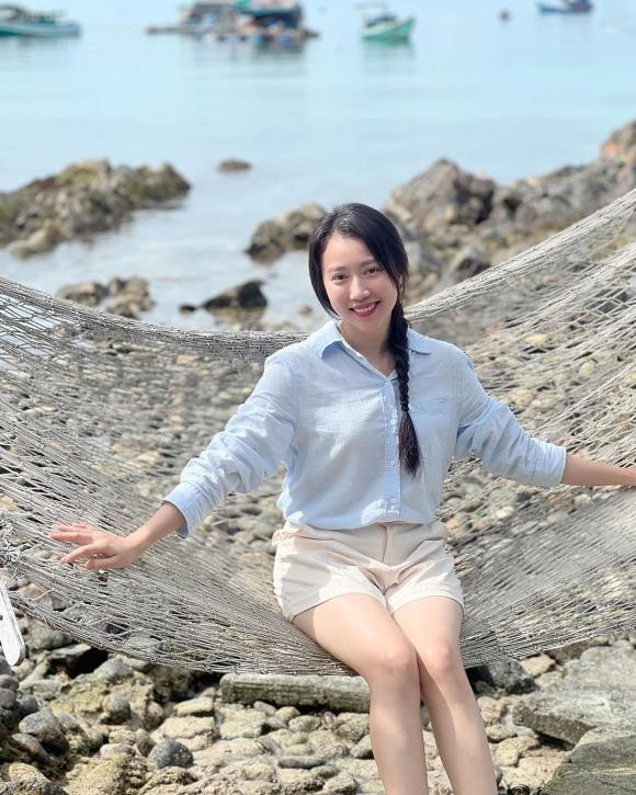 Diễn viên Huỳnh Hồng Loan tâm niệm: "Con người nên đặt bản thân lên hàng đầu. Phải yêu bản thân trước thì mới có thể học cách yêu người khác…".