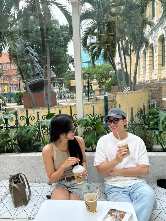 Vợ Phan Mạnh Quỳnh nhắn nhủ đến chồng: "Mong anh chân cứng đá mềm, trong tay sự nghiệp, trong lòng có em".