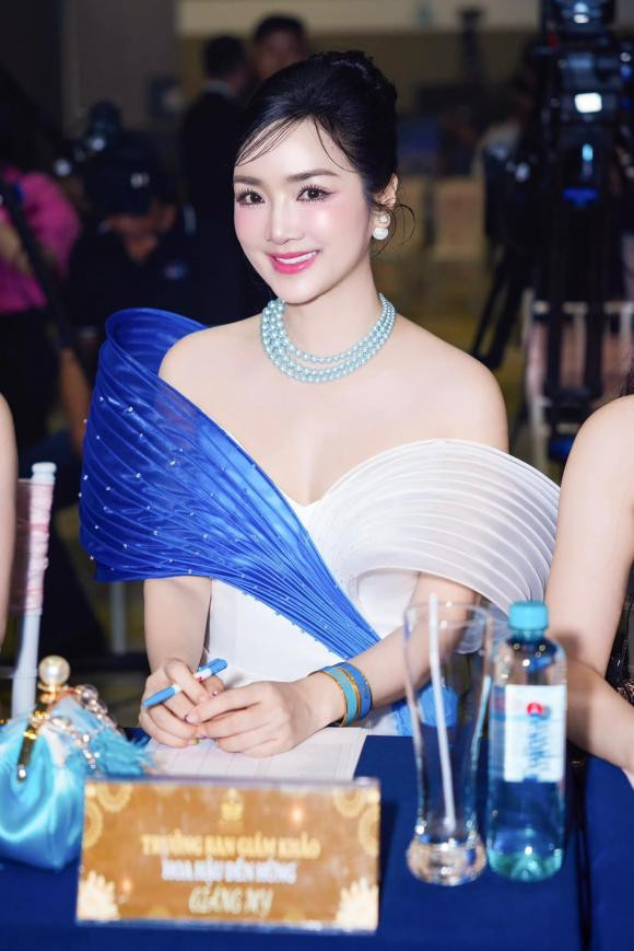 Giáng My làm giám khảo cuộc thi Hoa hậu Doanh nhân Hoàn Mỹ 2024.