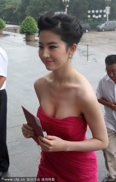 Thân hình Lưu Diệc Phi khi chưa bị lên cân được nhận xét là khá quyến rũ với ba vòng bắt mắt. (Ảnh: CFP)