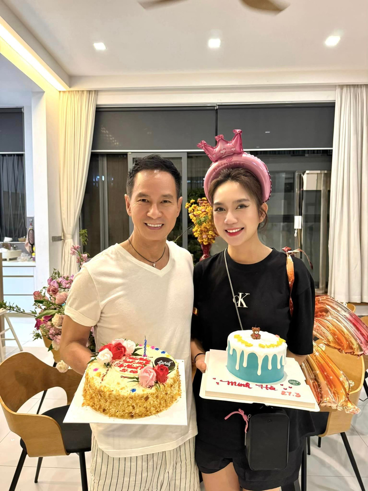 Hơn 13 năm hôn nhân hạnh phúc, trong khi showbiz hết đôi này đến đôi kia hợp rồi tan thì Lý Hải - Minh Hà vẫn như vợ chồng son, yên ấm, vui vẻ.