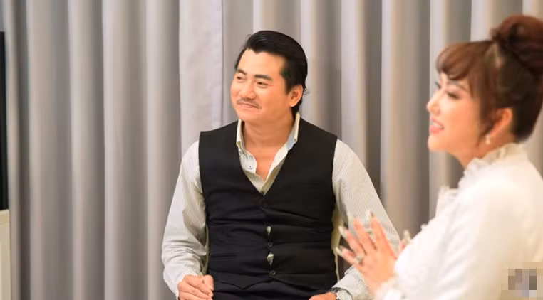 Cả hai còn vướng nghi vấn sẽ tiến xa hơn khi Andy Hoàng từng úp mở về một đám cưới lúc được bạn bè gửi lời chúc phúc.