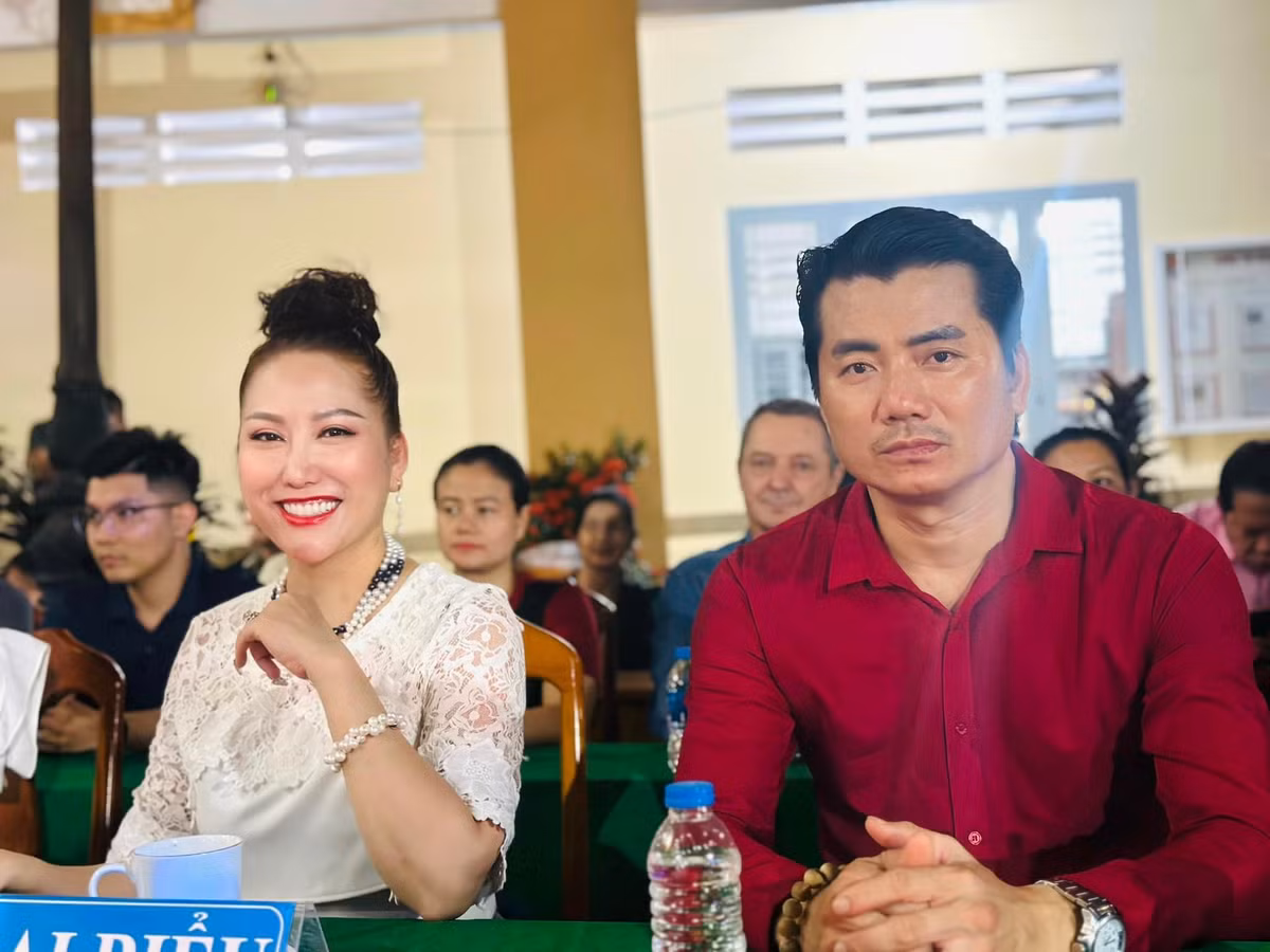 Làm mẹ đơn thân sau 2 cuộc hôn nhân đổ vỡ, Phi Thanh Vân dường như thận trọng hơn trong chuyện tình cảm. Cô hiện tại tận hưởng cuộc sống thành công, an yên.