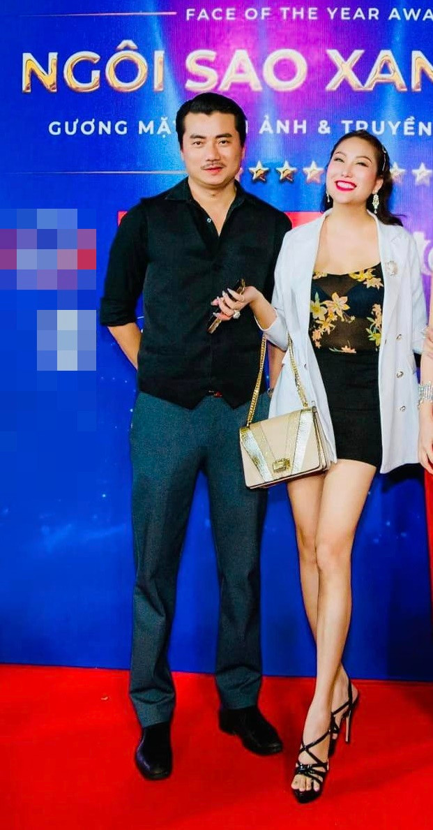 Mới đây, "tình tin đồn" của Phi Thanh Vân bày tỏ trên Vietnamnet rằng: “Vân là phụ nữ cá tính nhưng cũng rất dịu dàng. Tôi trân trọng cô ấy và vẫn luôn mong chờ câu trả lời của cô ấy để xác định chúng tôi có cơ hội để bước cùng nhau trên cuộc đời này hay không”.