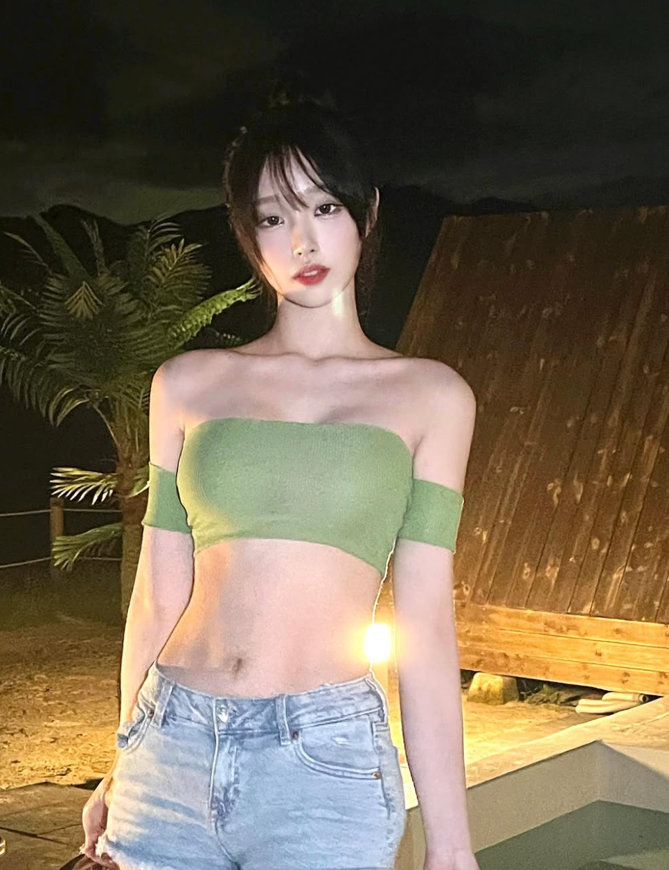 Woo Han Kyung thường ngày vô cùng gợi cảm và nữ tính.