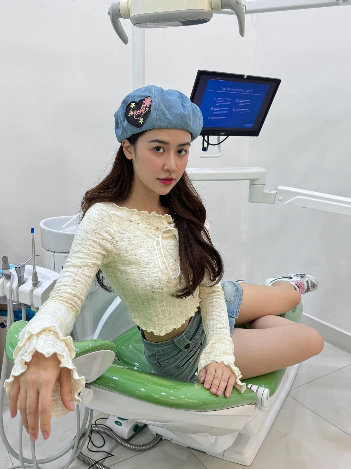 Mỹ nhân 9X hoạt động với vai trò là diễn viên, người mẫu.