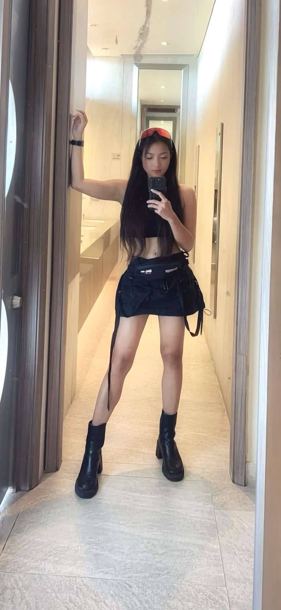 Vài năm trở lại đây, Thủy Top ở ẩn. Rời showbiz, bạn thân một thời của Hoàng Thùy Linh tập trung cho công việc kinh doanh với công ty giải trí riêng.