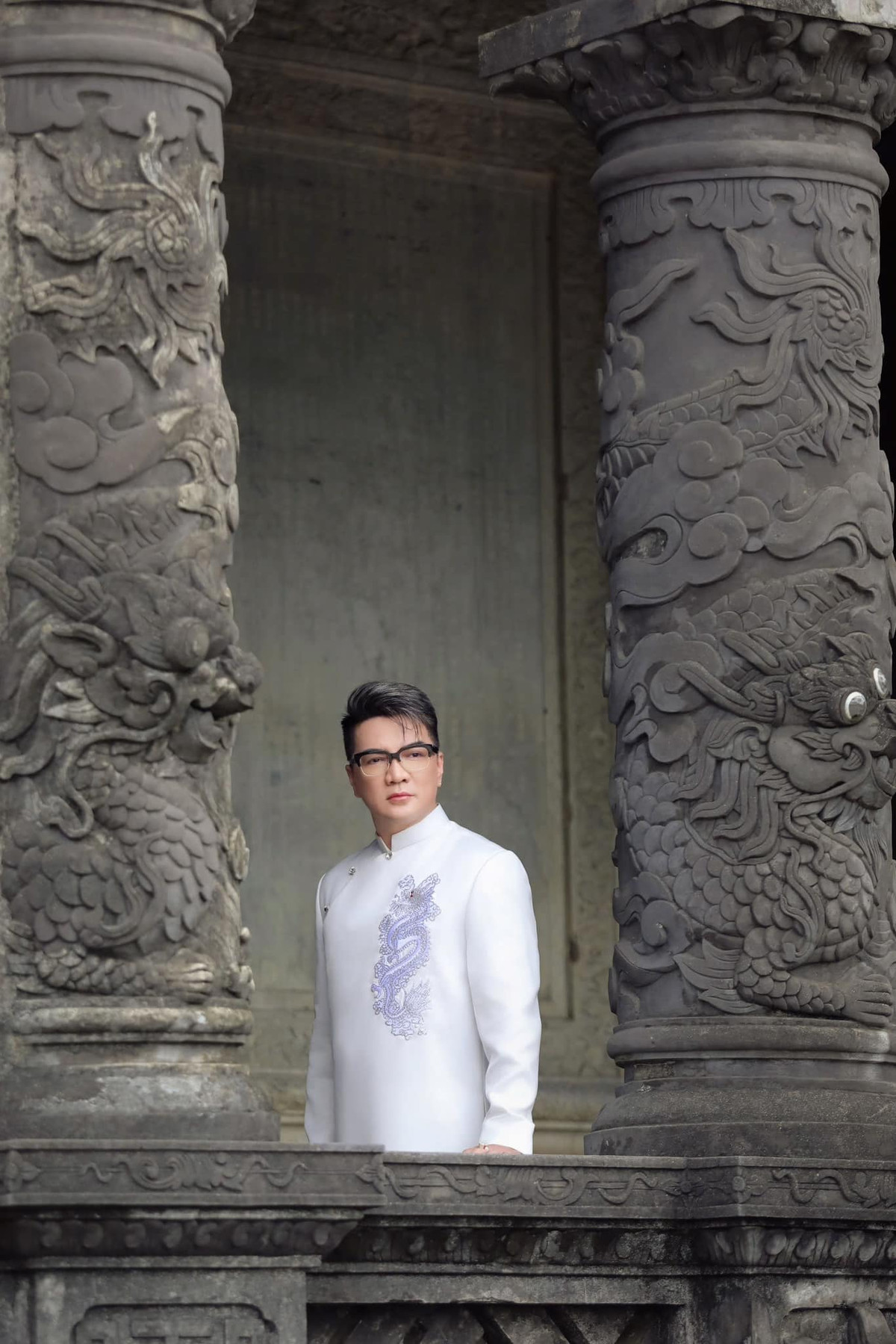 Ca sĩ Đàm Vĩnh Hưng nói muốn dẹp ngay sự "cả nể, dễ dãi, bao đồng và dễ tin" của mình. Ảnh: FB Dam Vinh Hung