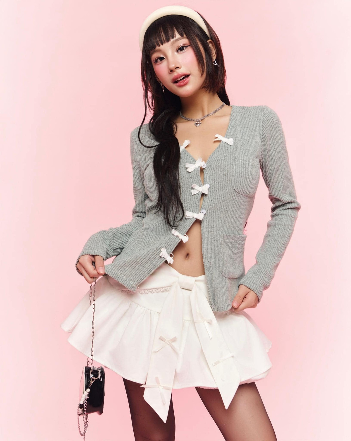 Ở đời thực, mỹ nhân người Tày chọn phong cách thời trang hiện đại, trẻ trung, năng động.