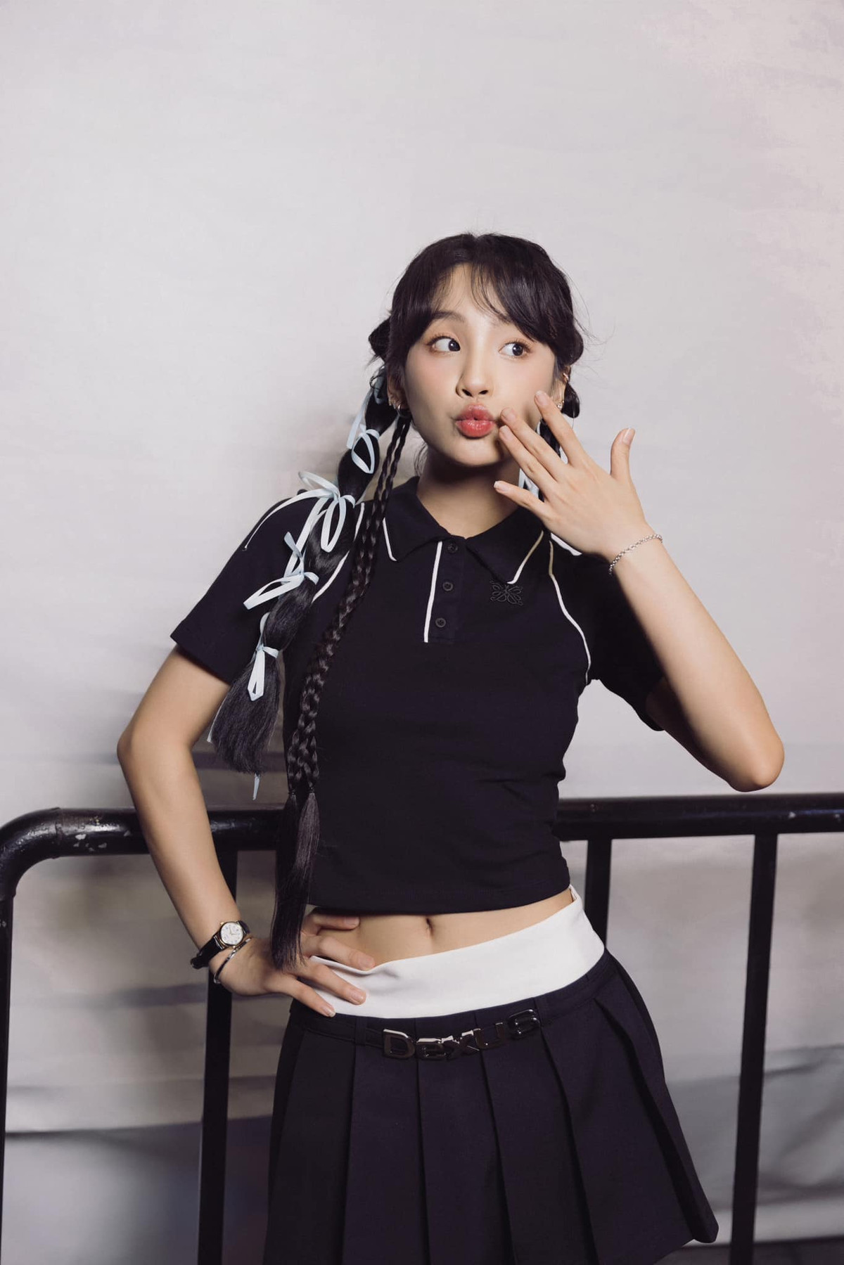 Trước khi tham gia "Lật mặt 7", Thu Hà Ceri đã được biết đến với biệt danh "hot girl người Tày" trên mạng xã hội nhờ những bức ảnh xinh xắn đời thường.