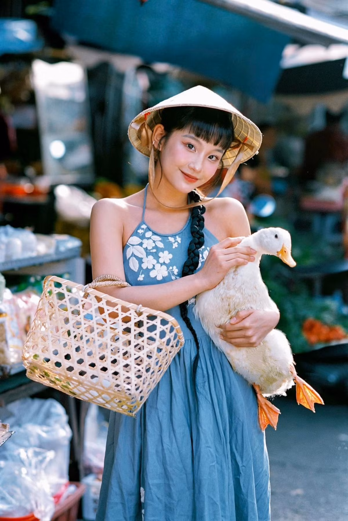 Thu Hà sở hữu đôi mắt to tròn, làn da trắng, những đường nét "trẻ con" tinh nghịch.