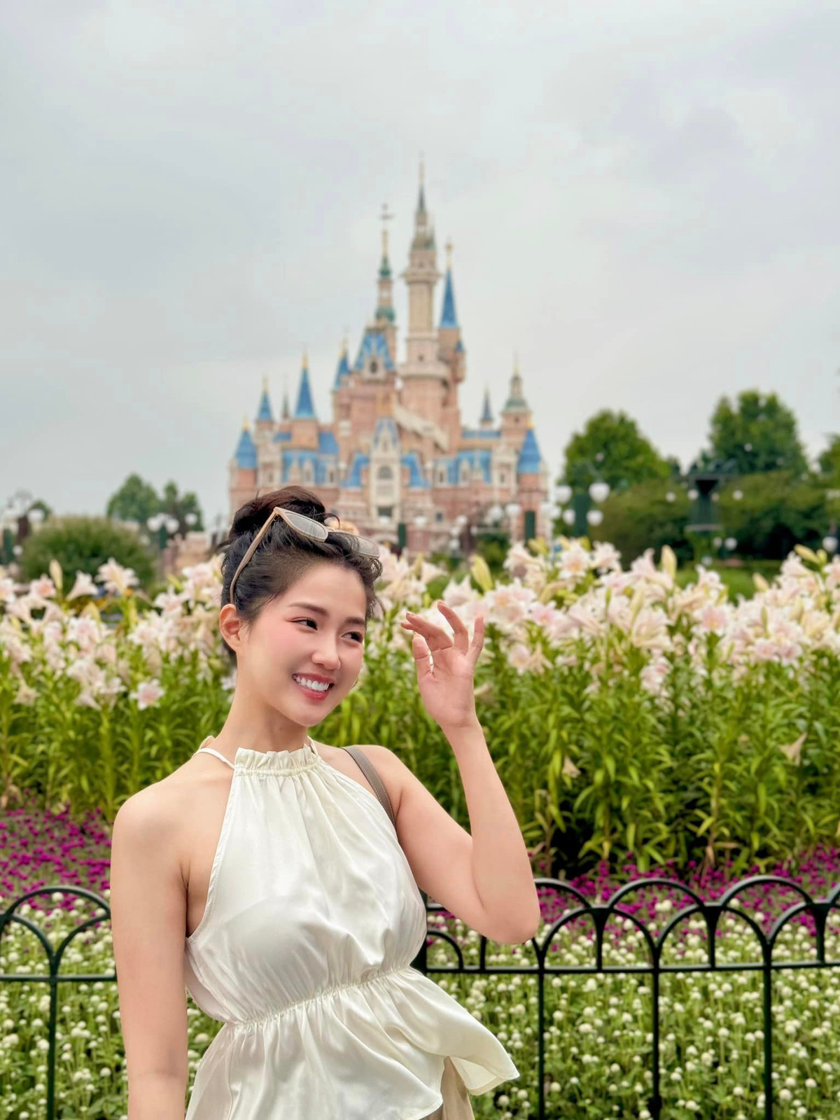 Nguyễn Hoàng Kiều Trinh check-in ở Thượng Hải, Trung Quốc.