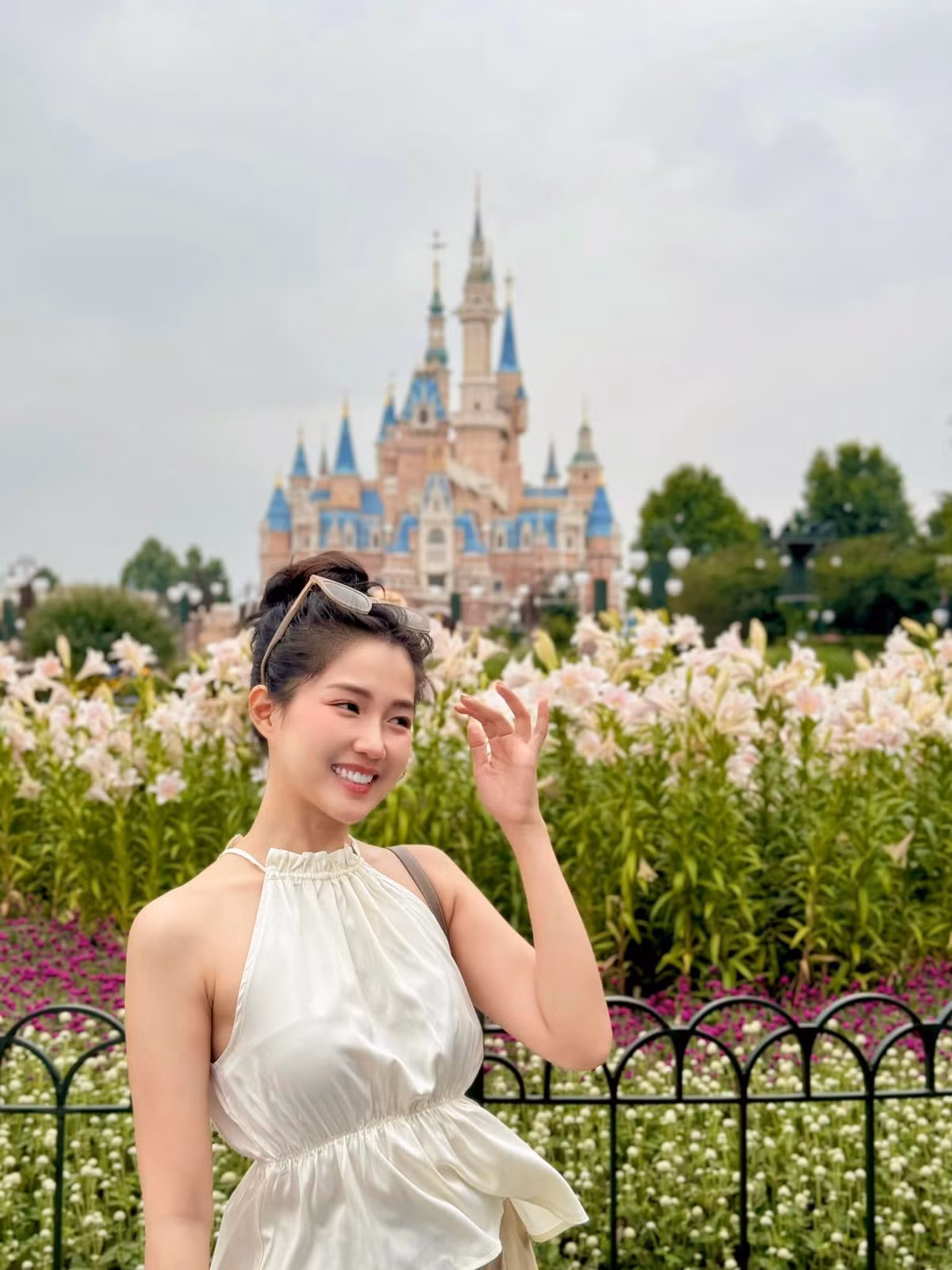 Nguyễn Hoàng Kiều Trinh check-in ở Thượng Hải, Trung Quốc.