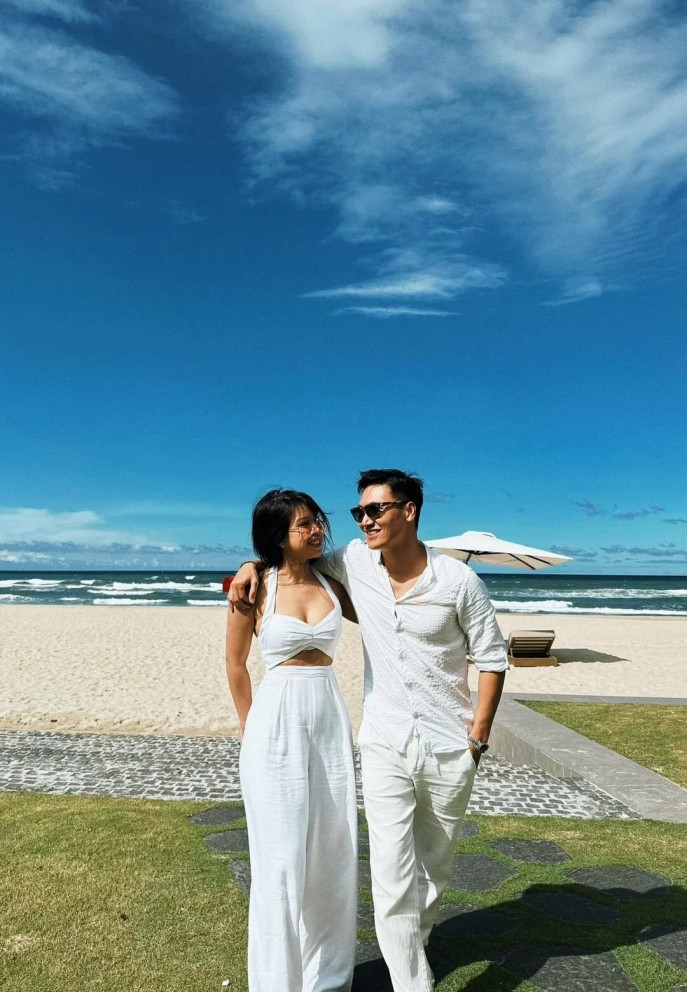 Vợ chồng Mạnh Trường "trốn con" du lịch hâm nóng tình cảm.