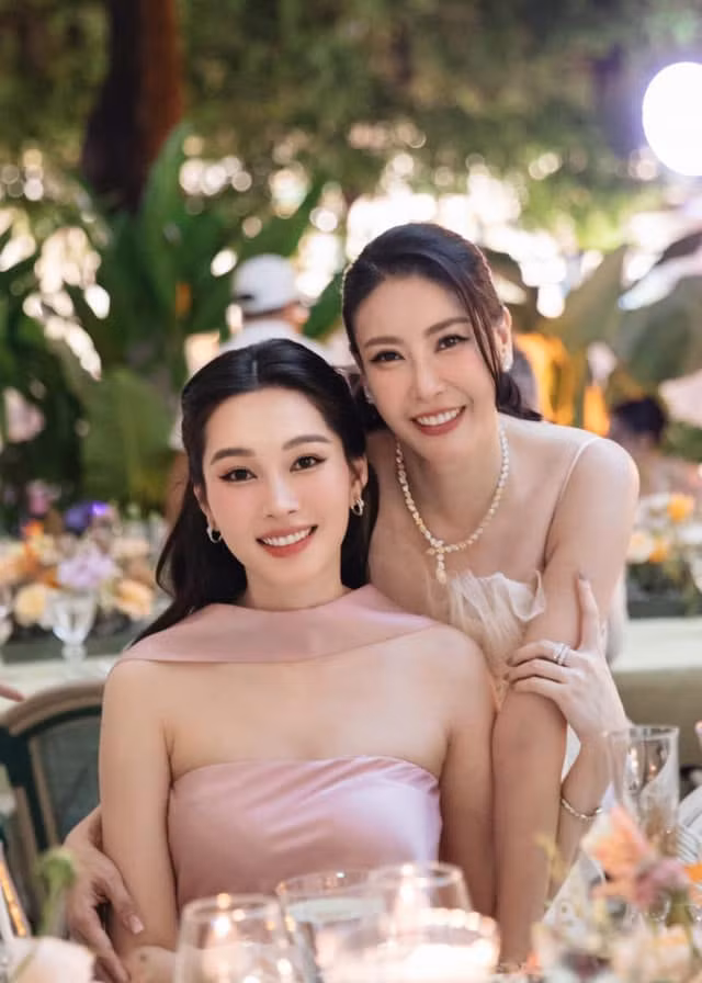 Cuối tháng 5/2024, khi dự sinh nhật Hoa hậu Hà Kiều Anh, Đặng Thu Thảo được nhận xét là trông mập hơn trước. Kể từ đó cô không còn xuất hiện tại các sự kiện và ít khi lên mạng xã hội. (Ảnh: FB Đặng Thu Thảo)