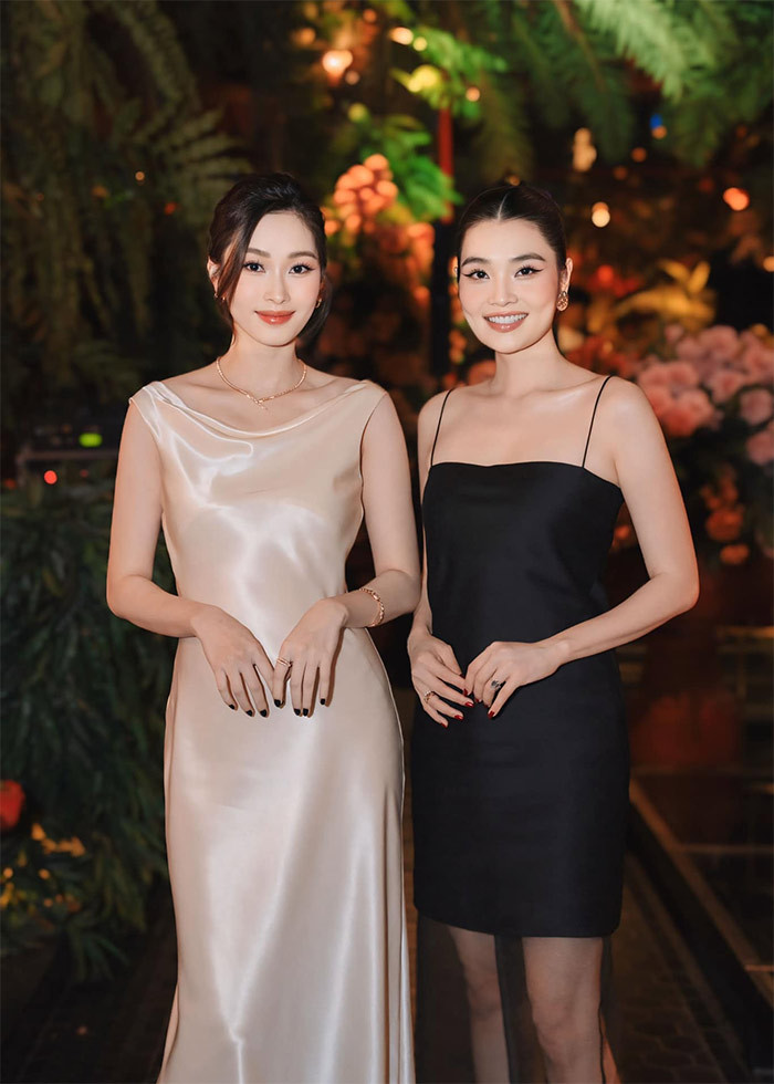 Tuy nhiên, Đặng Thu Thảo cũng cố gắng tạo dáng sao cho có thể che vòng hai khỏi sự chú ý của mọi người khi chụp ảnh. (Ảnh: FB Đặng Thu Thảo)